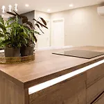 Modern - - Close To - 5 Star Rating Lejlighed *