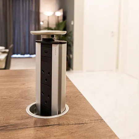 Modern - - Close To - 5 Star Rating *