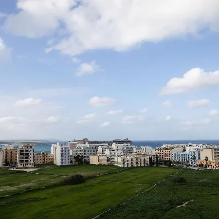 Modern - - Close To - 5 Star Rating Appartement *