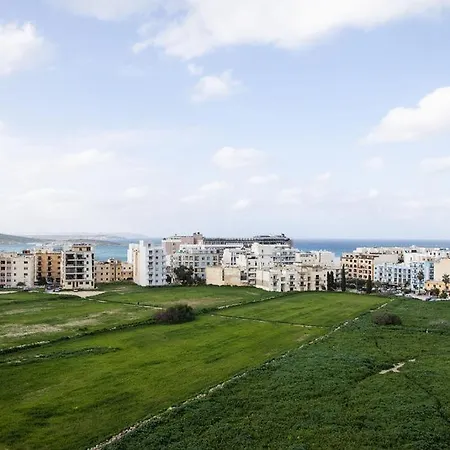 Modern - - Close To - 5 Star Rating St. Paul's Bay