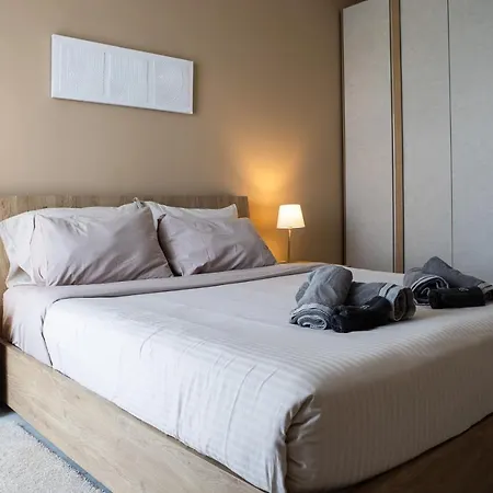 Apartment Modern - - Close To - 5 Star Rating *