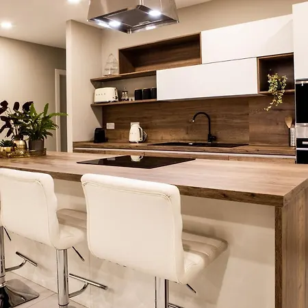 Modern - - Close To - 5 Star Rating St. Paul's Bay