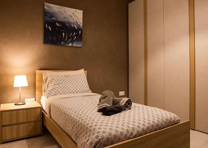 Modern - - Close To - 5 Star Rating