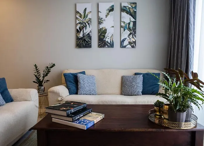 Modern - - Close To - 5 Star Rating Apartamento *