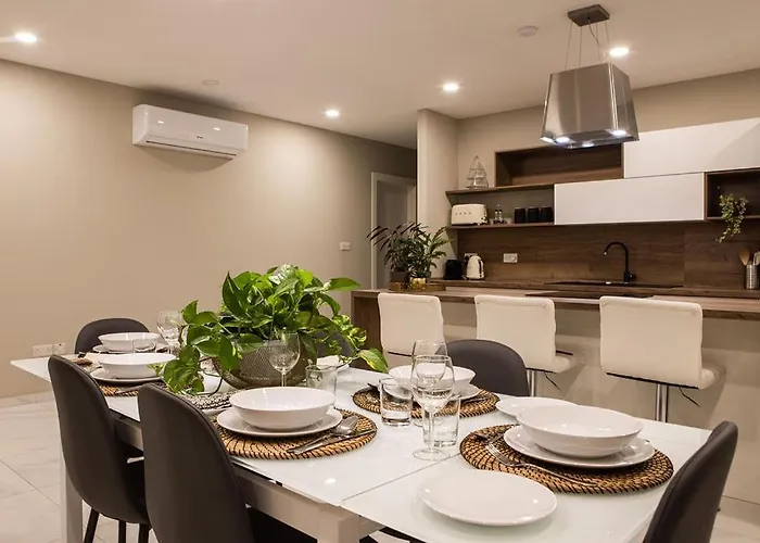 Modern - - Close To - 5 Star Rating St Paul's Bay