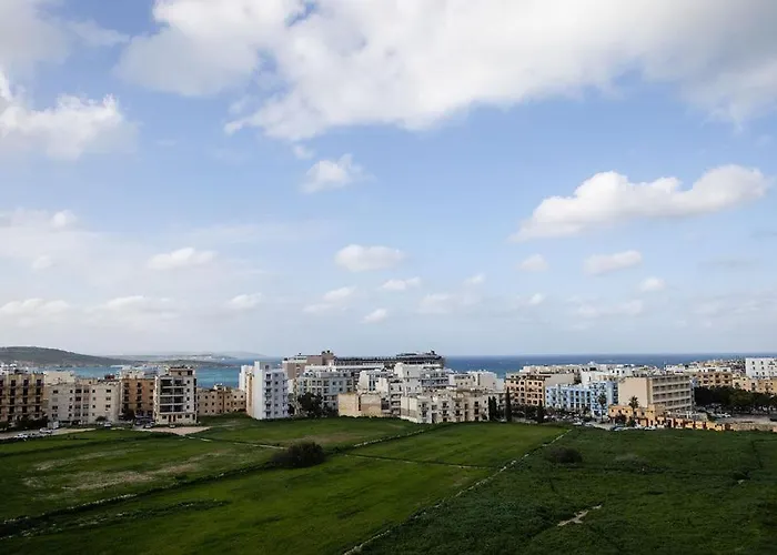 Modern - - Close To - 5 Star Rating Apartamento *