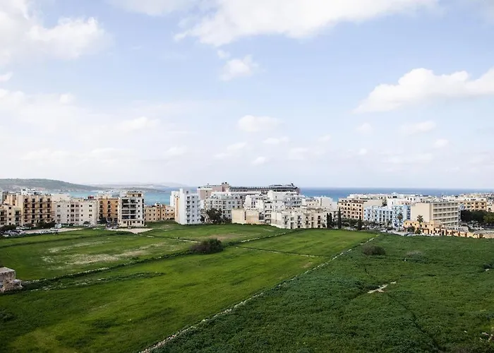 Modern - - Close To - 5 Star Rating St Paul's Bay