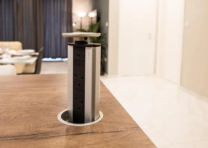 Modern - - Close To - 5 Star Rating *