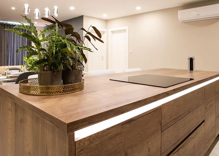 Modern - - Close To - 5 Star Rating Apartamento *