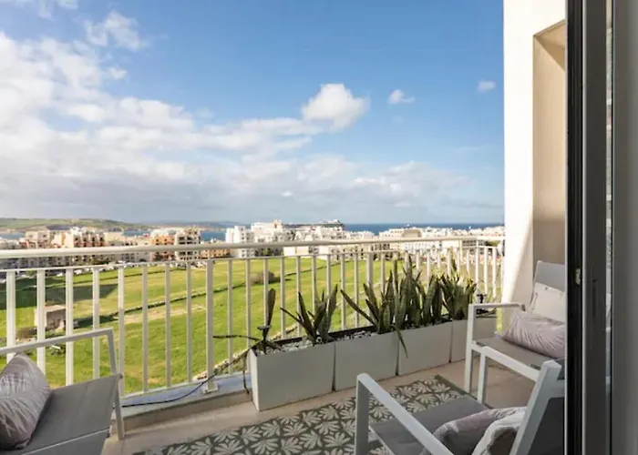 Modern - - Close To - 5 Star Rating * St Paul's Bay