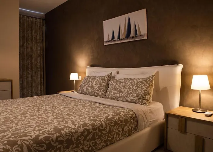 Modern - - Close To - 5 Star Rating Apartamento